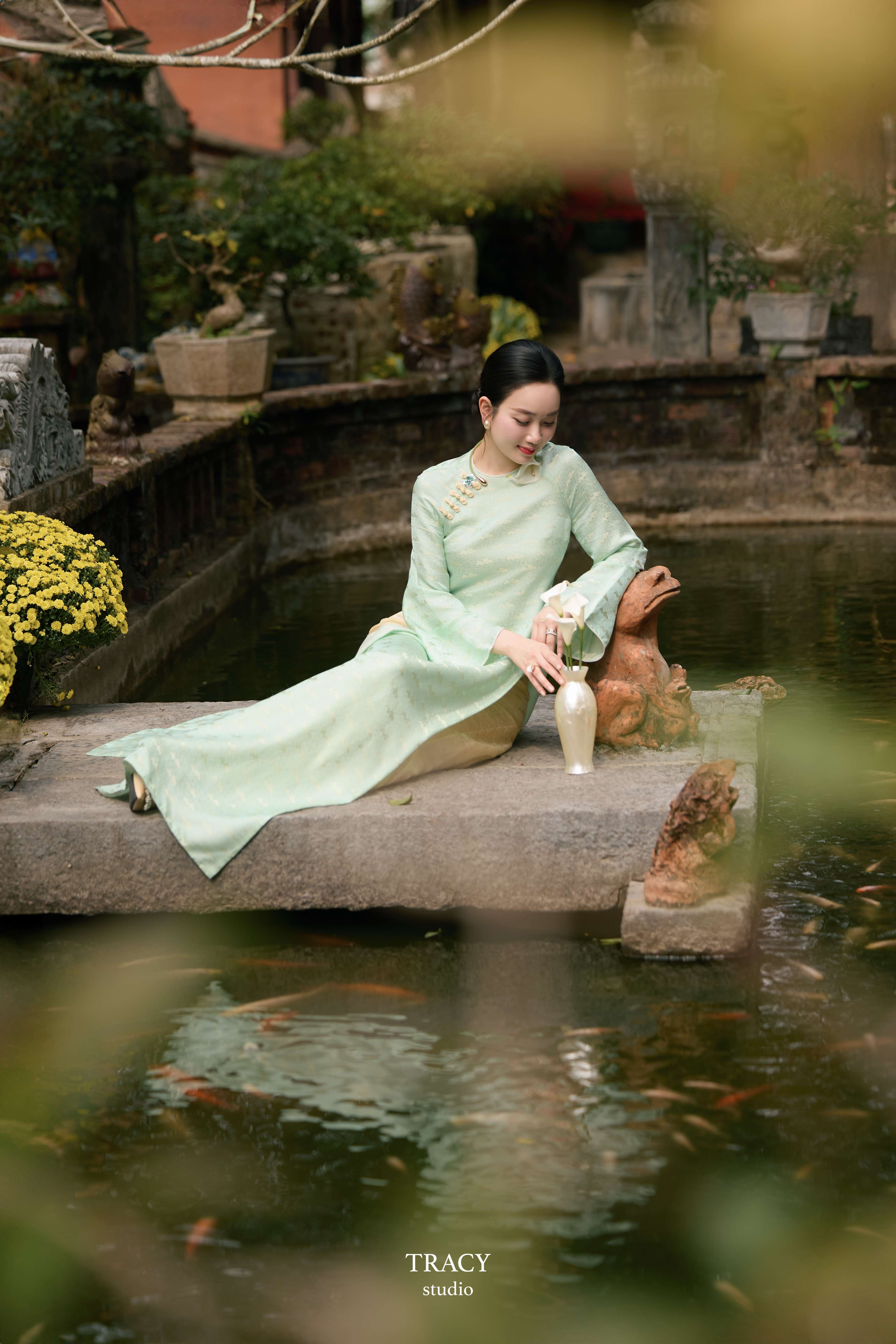 frontend/img/gallery/anh-tet-yem-ao-dai/tracy-studio-chup-chi-lan-huong (11).jpg